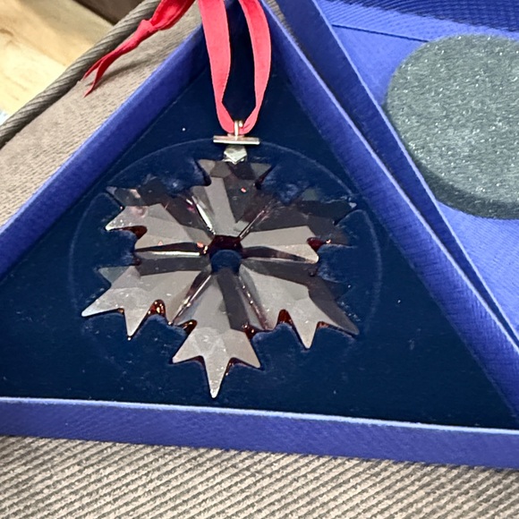 Swarovski 2018 Festive Red Star Ornament - Picture 3 of 8